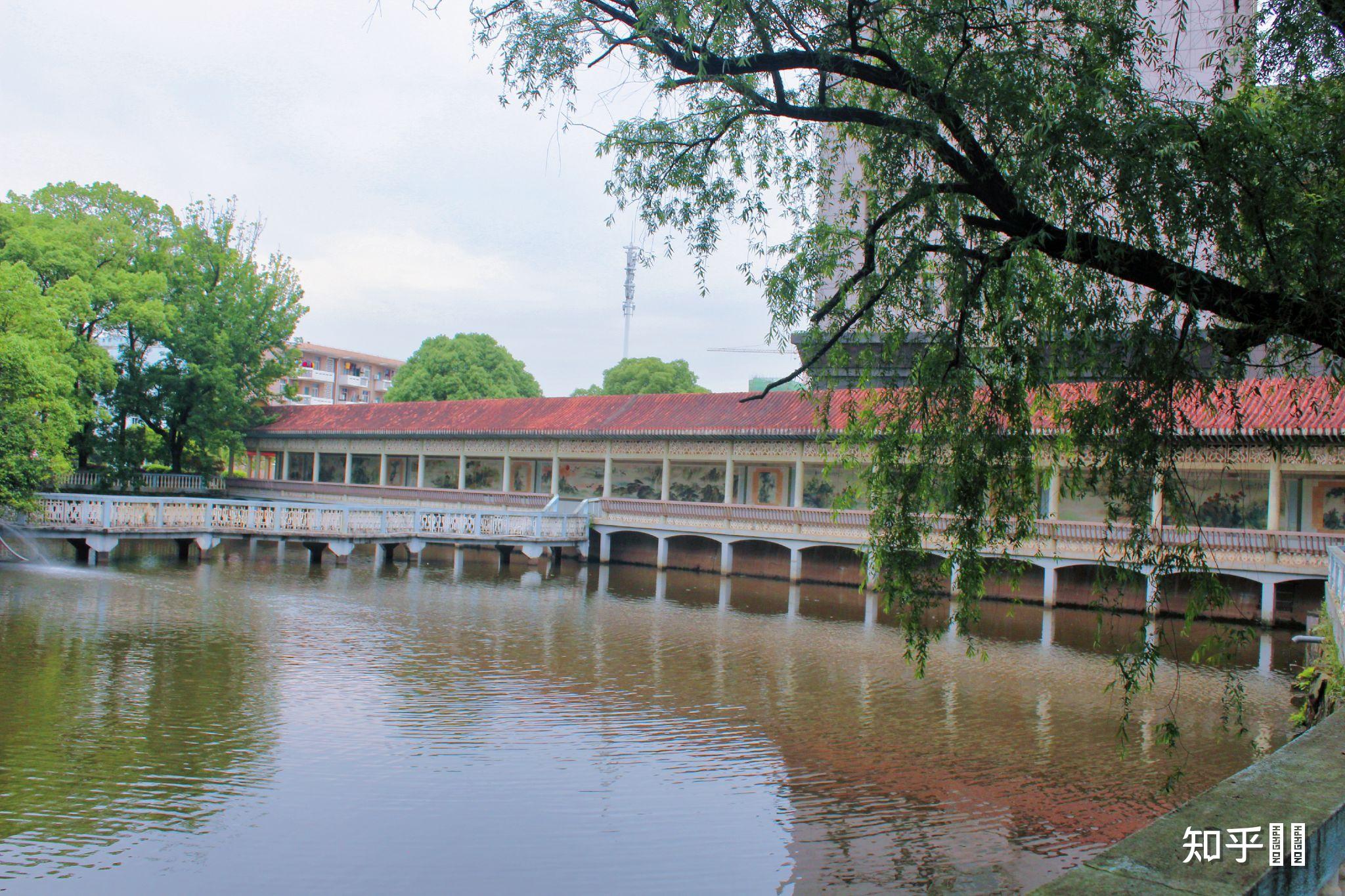江西电力职业技术学院的学校环境怎么样呢? 宿舍环境?气氛好不好?