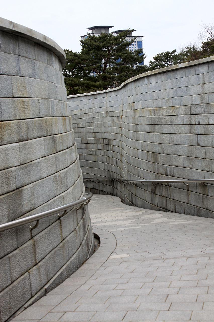 4. 欢乐卡通画点缀