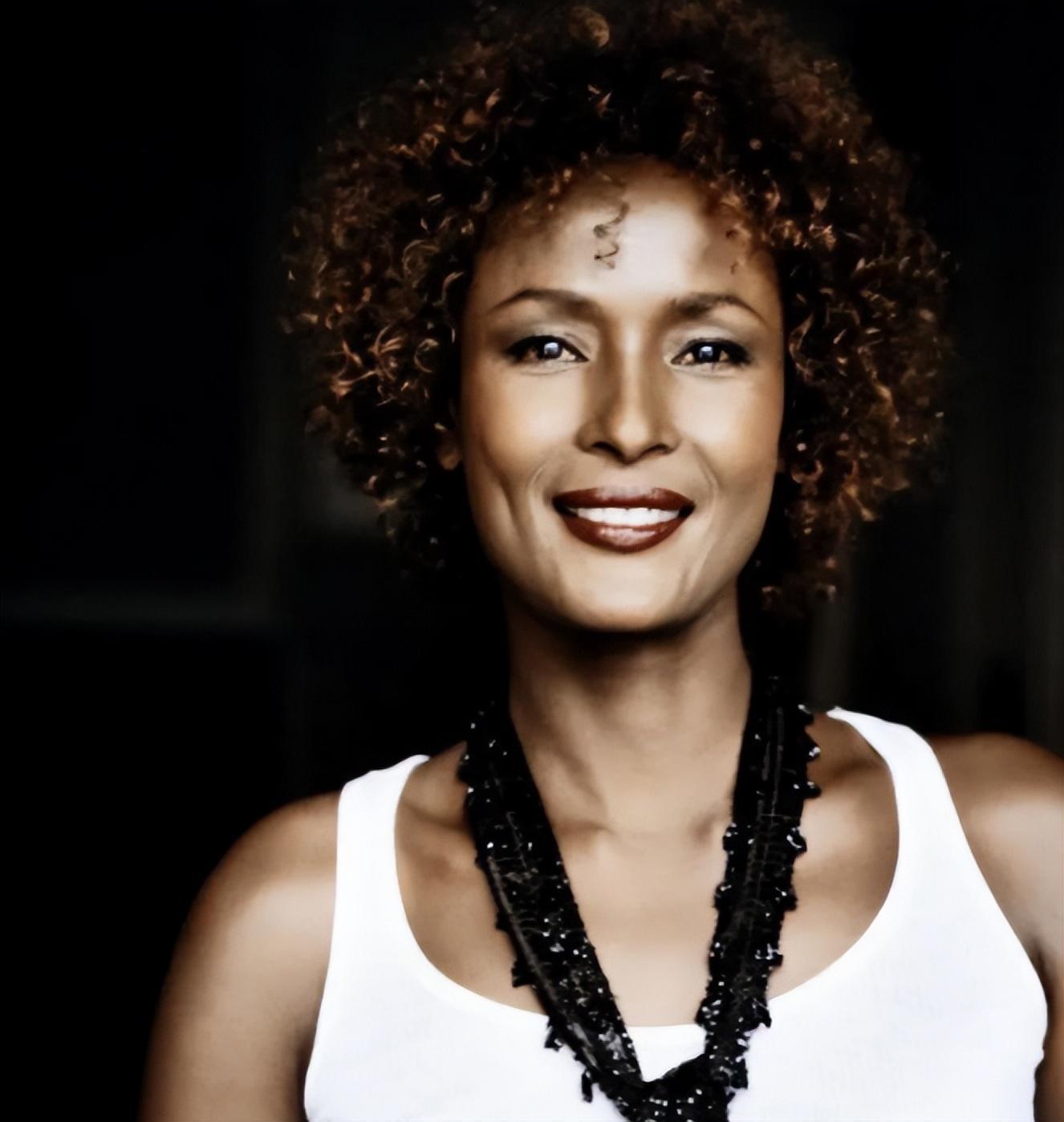 如何评价沙漠之花的原型华莉丝迪里? - 知乎