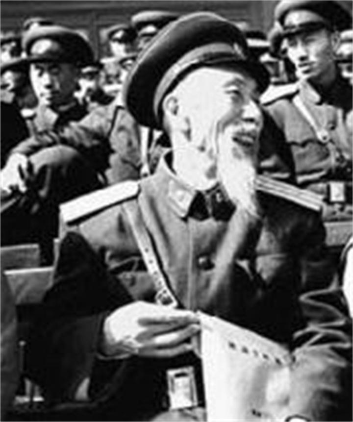 1955年授衔，77岁的开国中校不愿剪掉长胡须，毛主席：给他开个特例 - 知乎