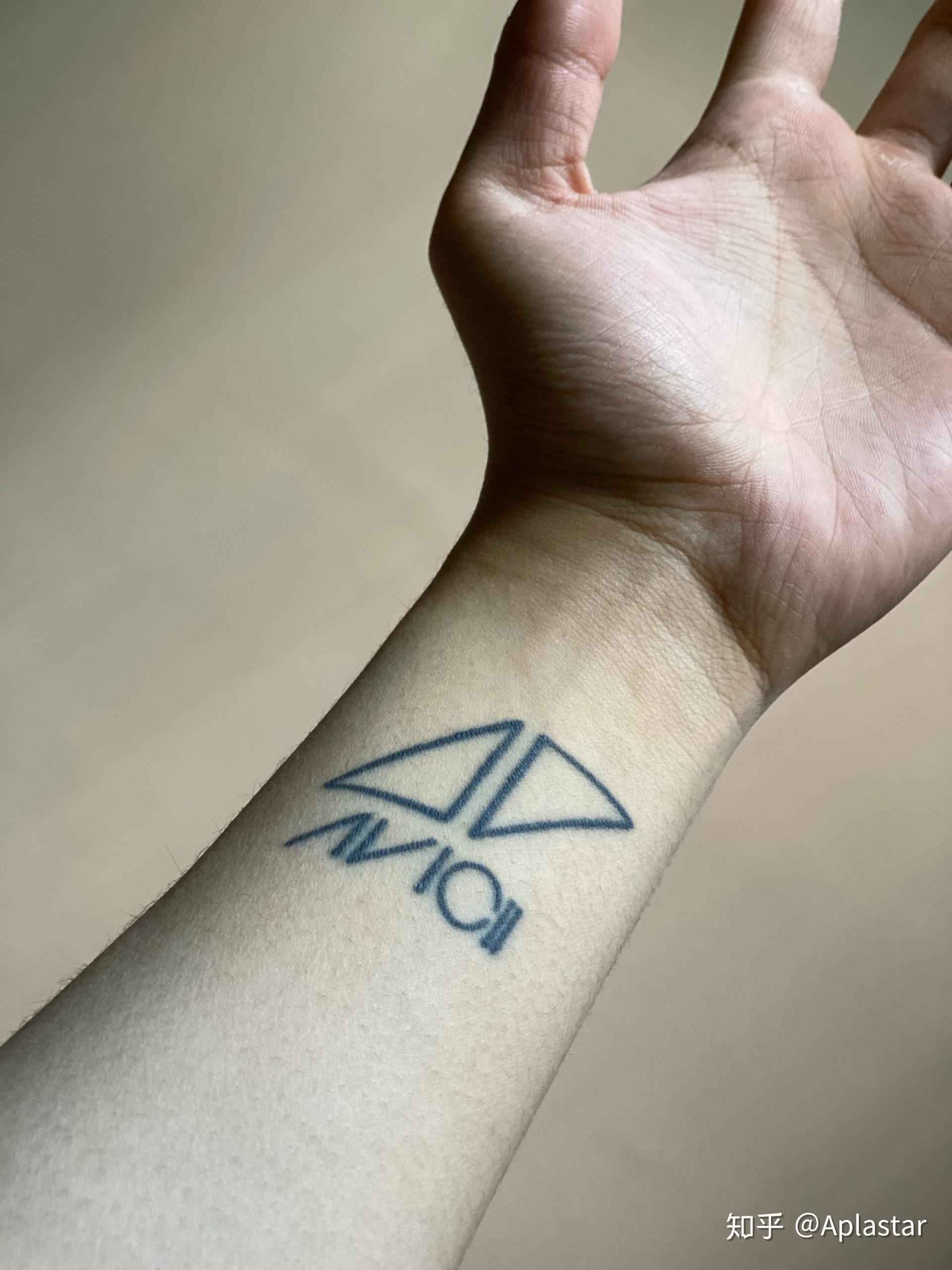 Help My friend wants to cover up her avicii tattoo does anyone have any  ideas  rTattoocoverups