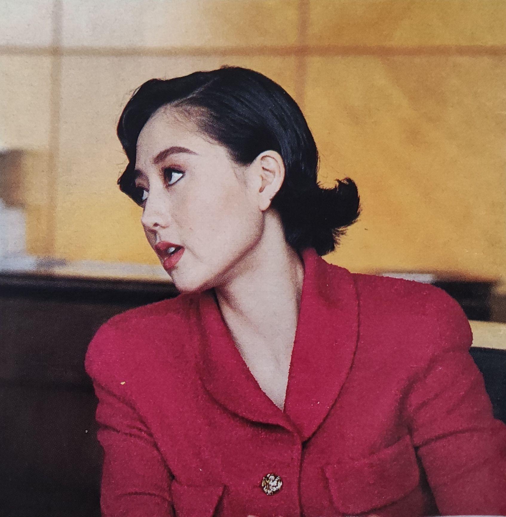 撇开巨乳,利智真的美艳动人吗?