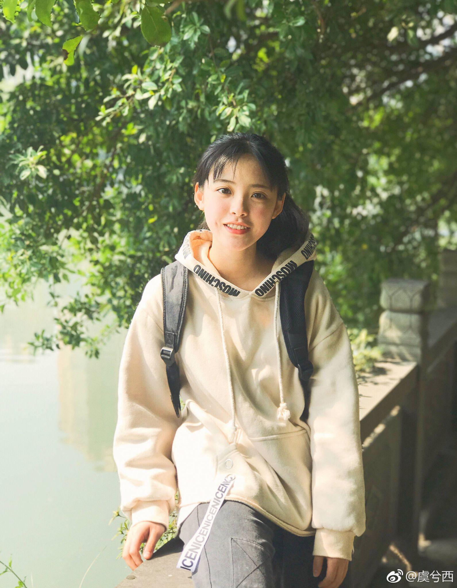 洗脸中(补充修改一下,这个洗脸照片是大学时期)俺爱了以上是素颜part