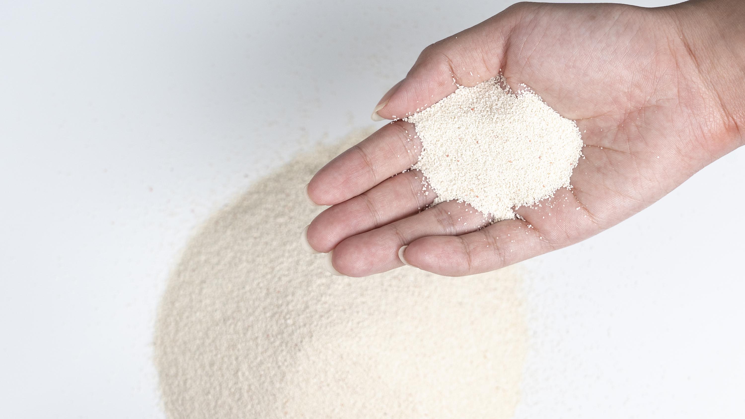 是裸缸养鱼好还是铺沙石好呢