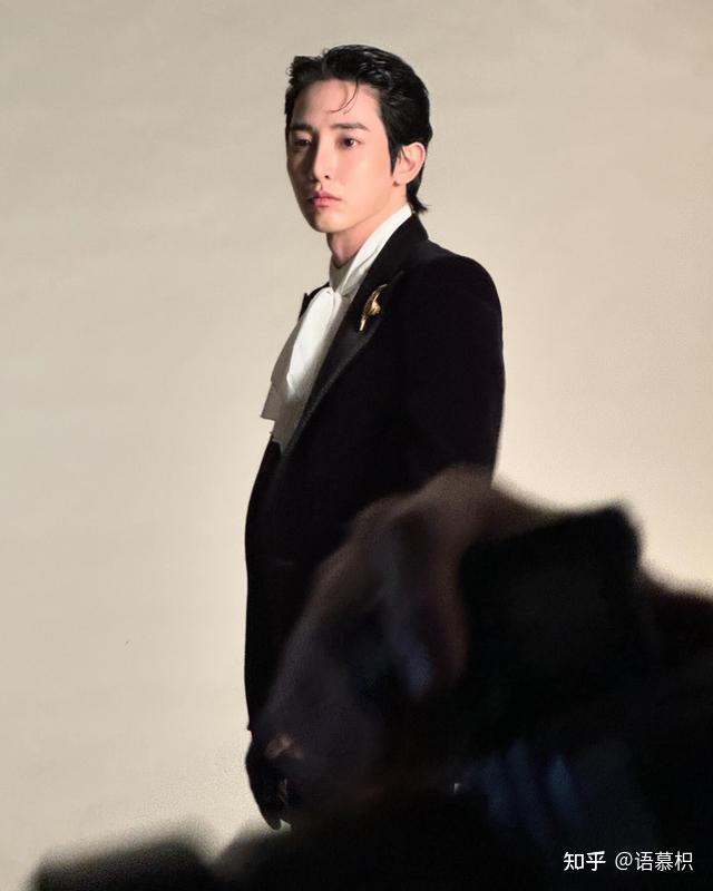 李洙赫出席哪个红毯的造型最令人眼前一亮? - 知乎