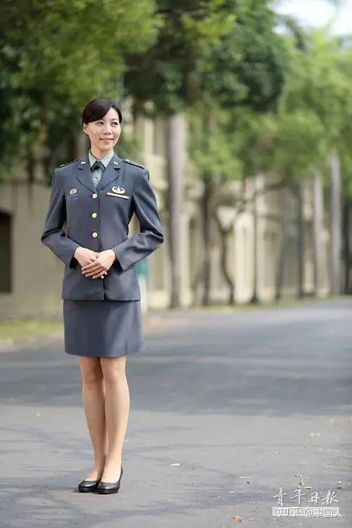 为什么台军女兵着军装要穿高跟鞋?