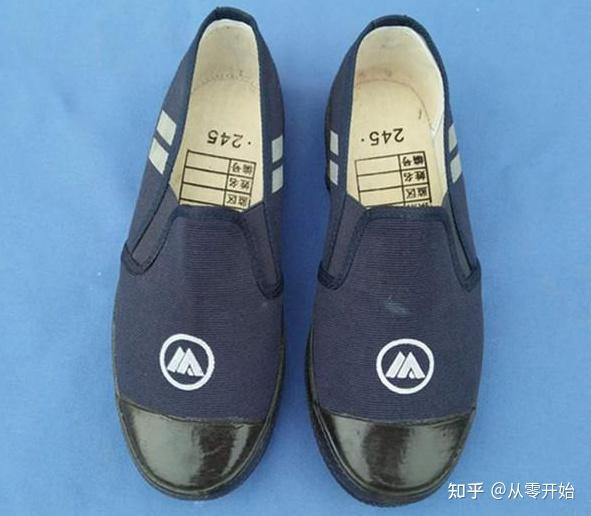 犯人在监狱里都是怎么穿的