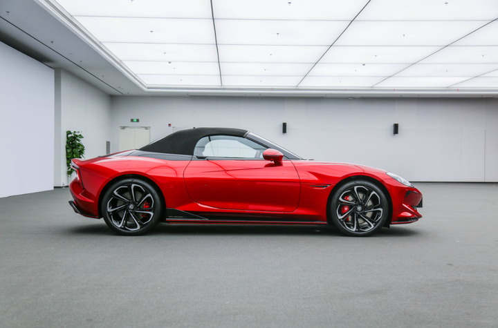 起步3198万不太亲民名爵敞篷跑车总算上市帅是挺帅