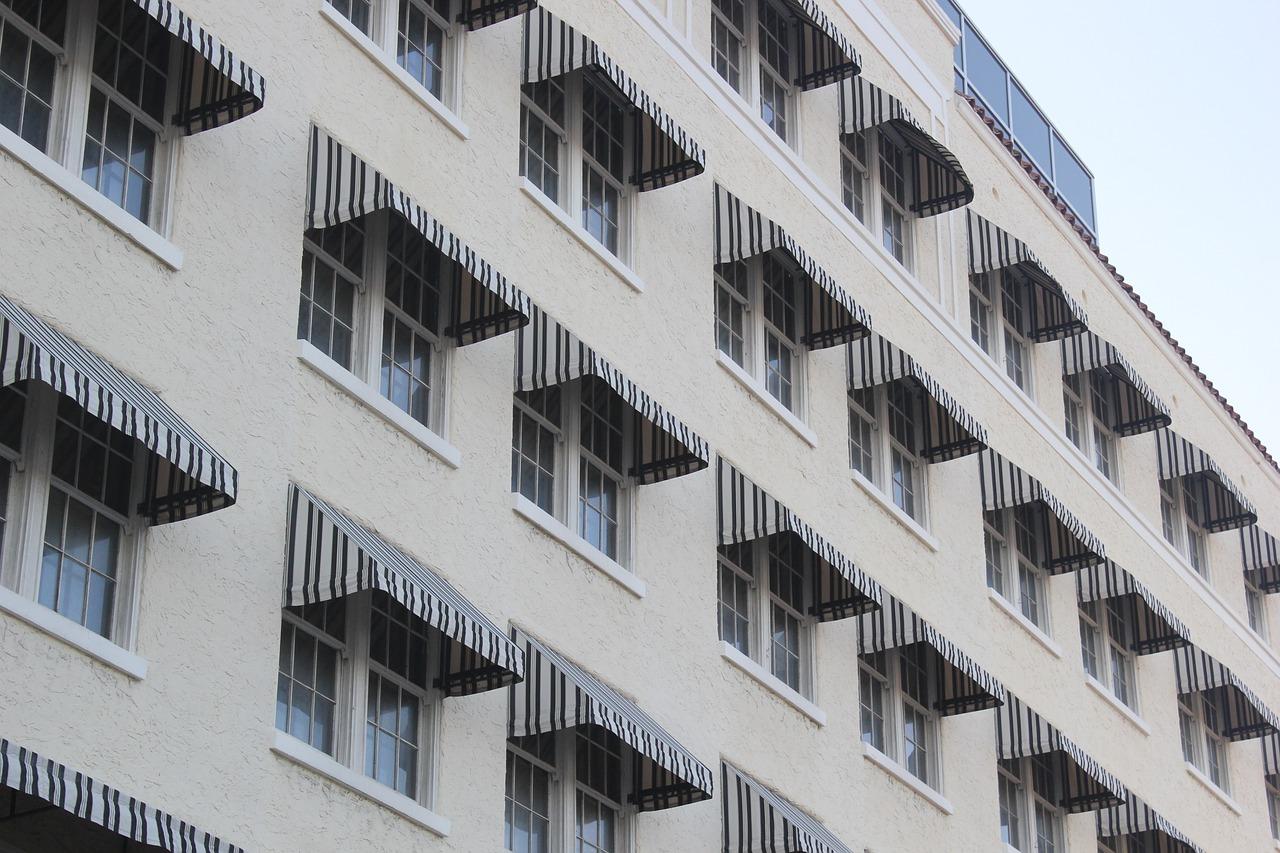 3. 沙发背景画选