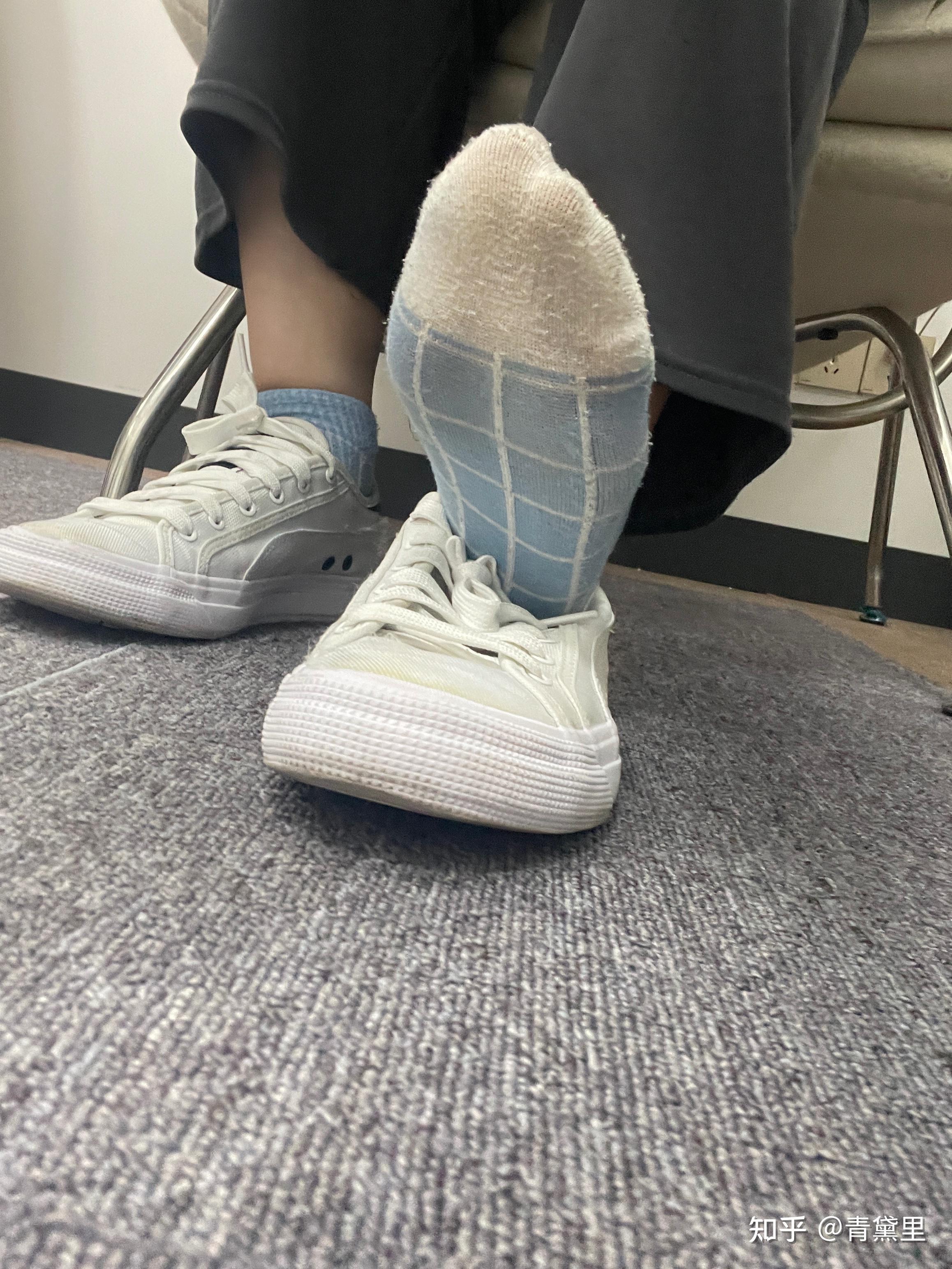 女生的脚真的很臭吗? - 知乎