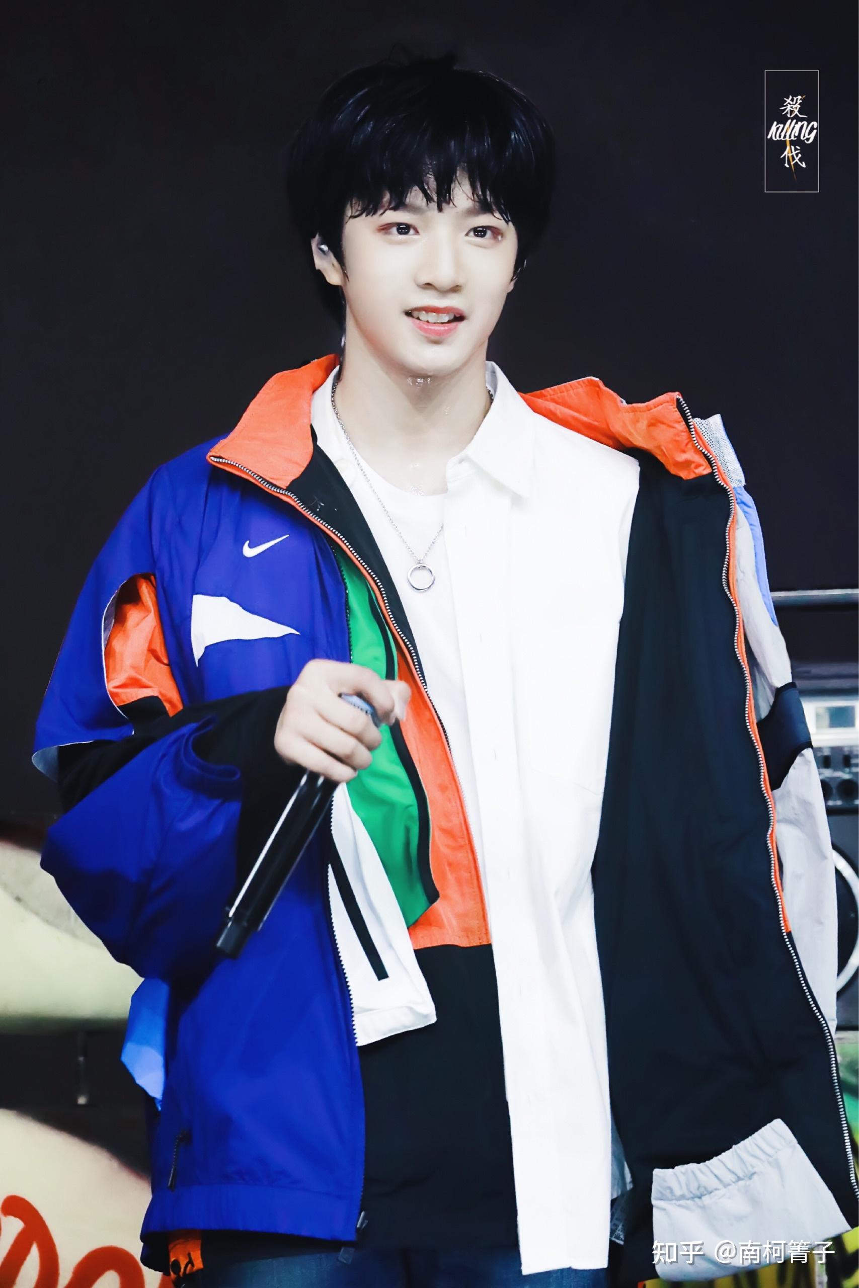 想知道刘耀文在时代峰峻的成长史