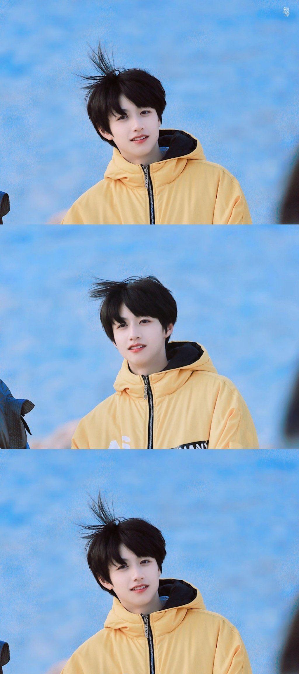 重庆七中的校草朱志鑫长得多好看