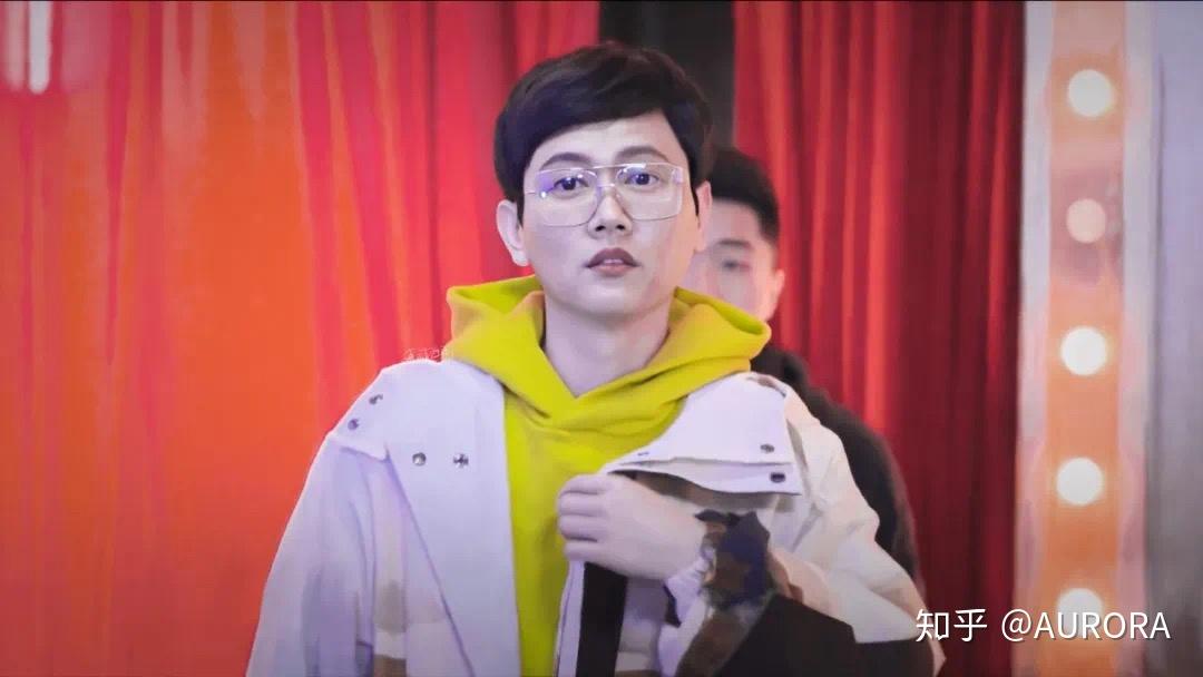 你会用哪个词或哪个句子来形容孟鹤堂