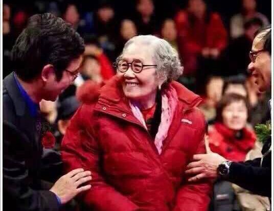 如何评价回婉华艺术特点