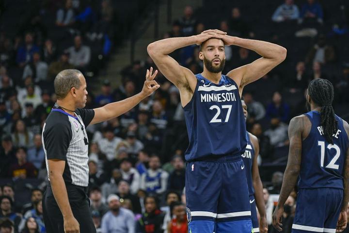 森林狼中锋戈贝尔痛批联盟总是帮助球星赢得比赛