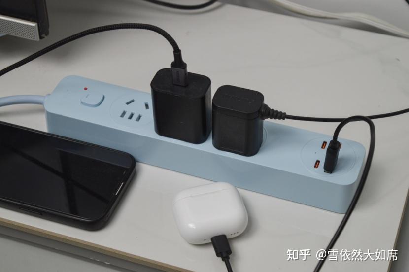 告别桌面乱局:奥睿科小瘦条插排体验