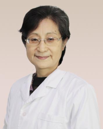 李筠认真看诊获患者称赞