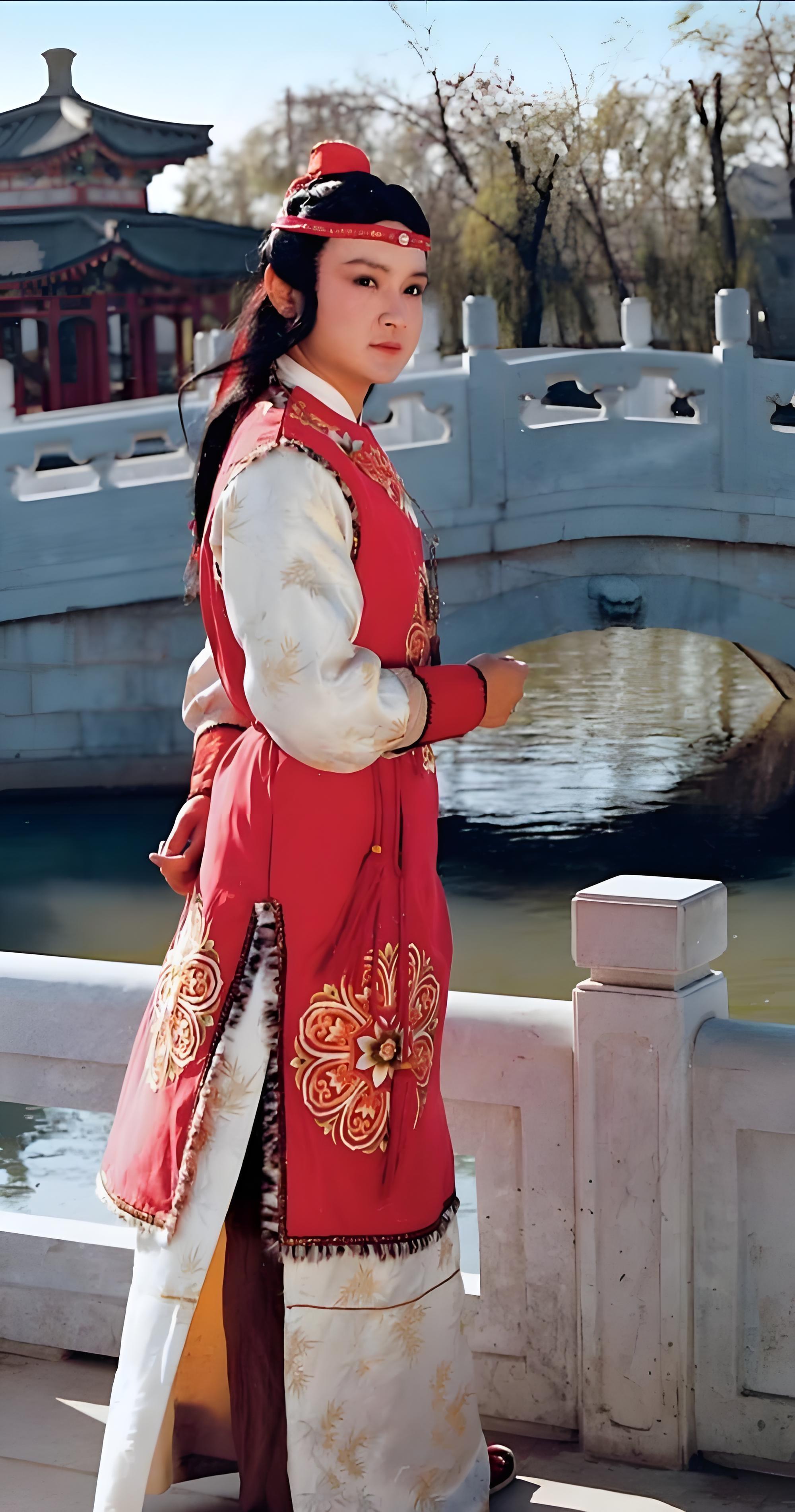 为什么我会觉得87版红楼梦里的贾宝玉长相不好看