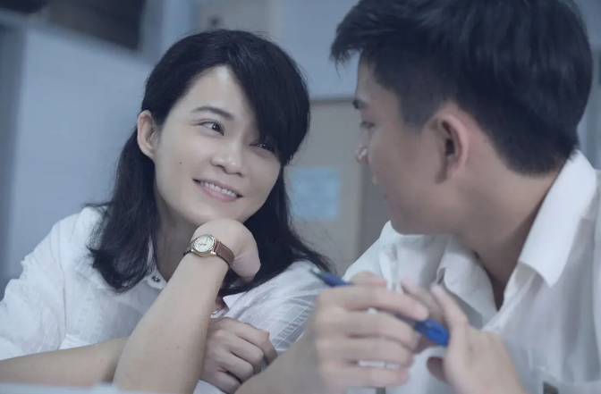 师生恋题材,删减大量镜头才上映,年度最大胆的华语片,导演真敢拍
