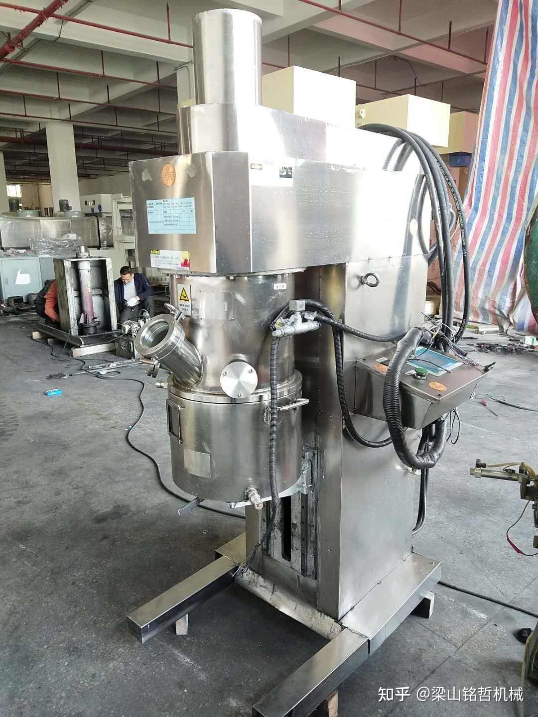 真友趣请求荧光与折光作用协同显色的特别油墨及卡牌制备专利完成凸字油在天然光下的立体折光纹路与紫外光下的荧光显色功用协同