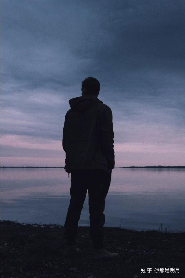 有没有那种看起来舒服又显成熟男生用的壁纸锁屏