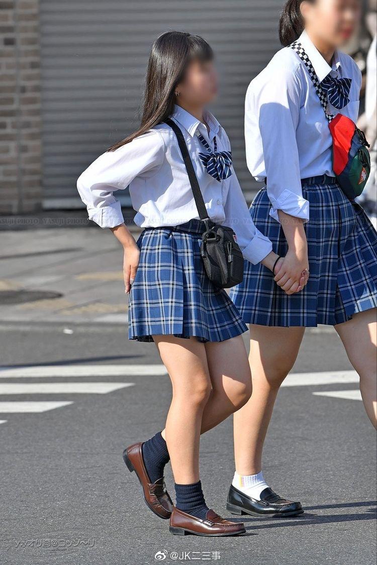 日本学生上学背的制服包有什么颜色