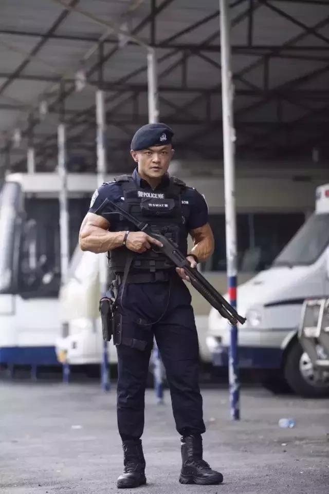 如何看待武警配发贝雷帽