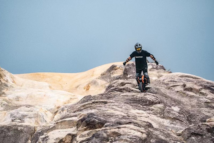 加码国内市场全球独轮车巨头乐行天下发布旗舰新品探险者1号
