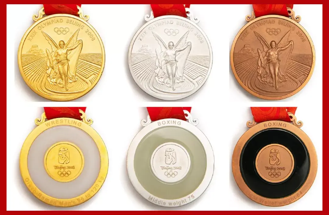 东京奥运会蹦床冠军朱雪莹的金牌可以抠掉一层皮这是质量有问题吗