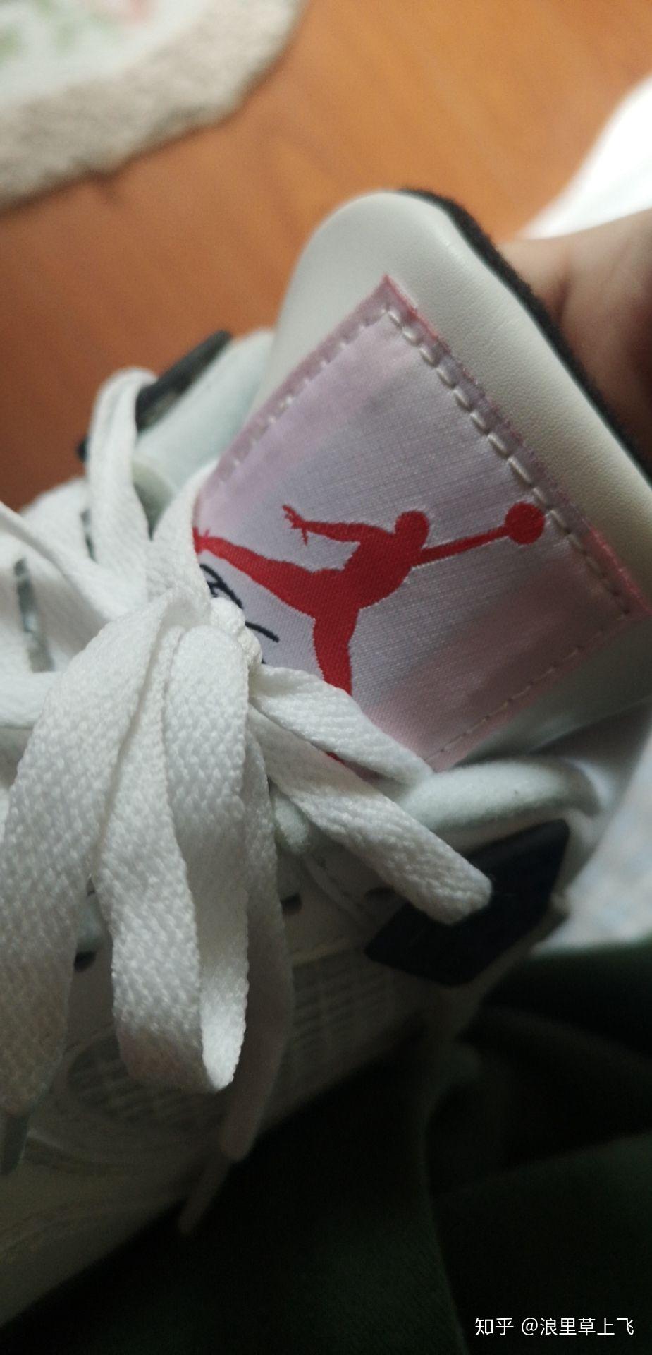 aj4白水泥鞋舌偏红正常吗