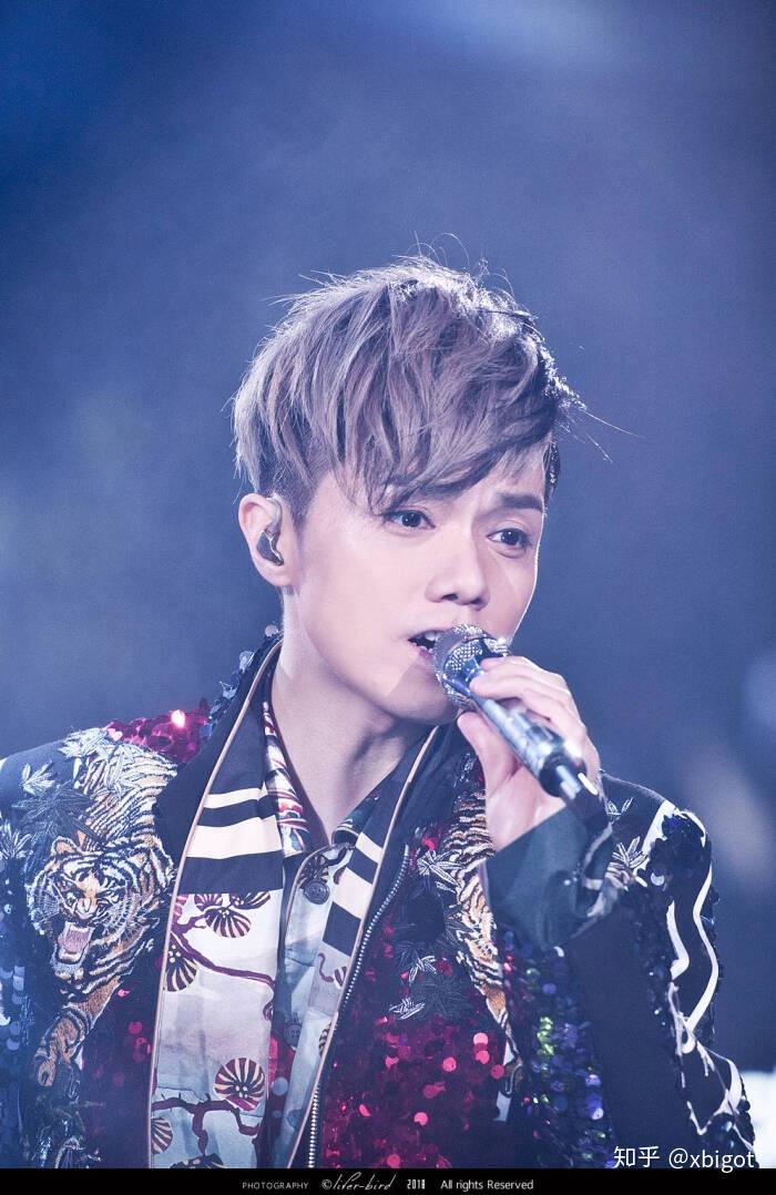 唱歌好听的人一直跟别人说自己觉得自己难听但还是一直