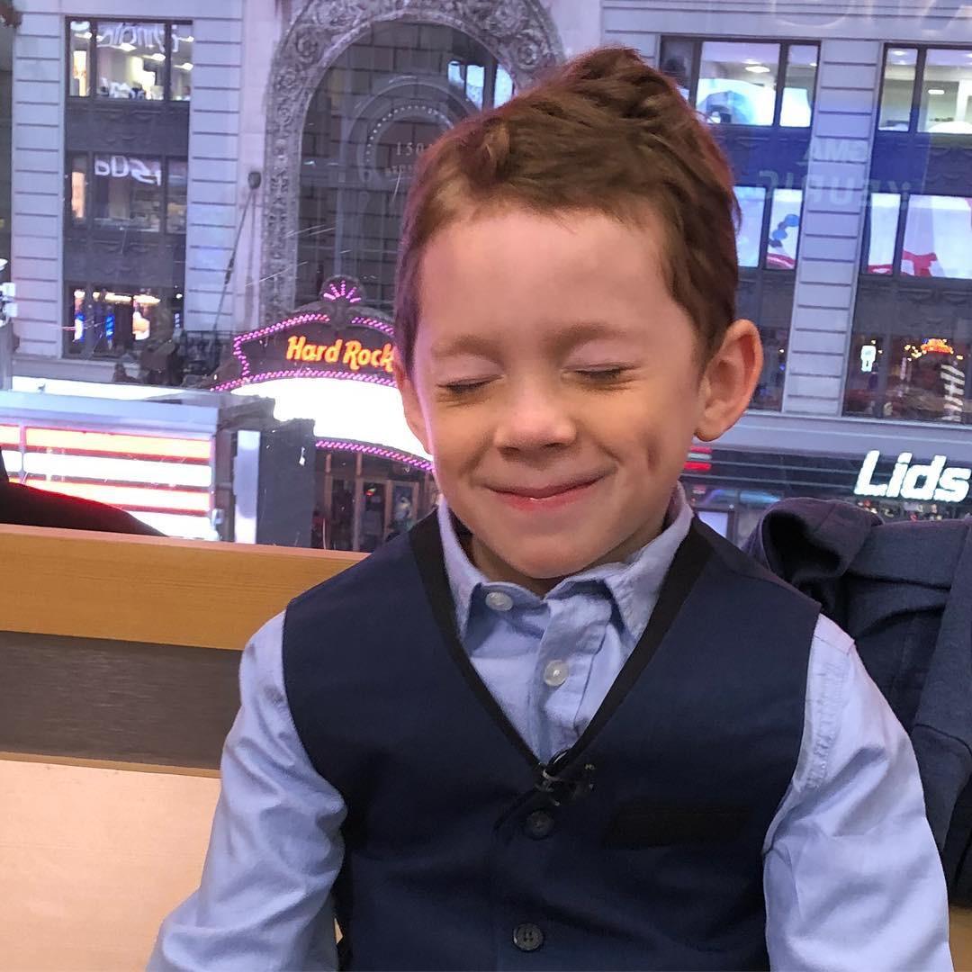 有没有假笑男孩的头像呀