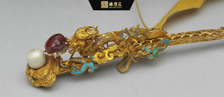 古代首饰界黑科技!簪子也能防中暑?明清贵妇的降温神器:“会呼吸”的气通簪 - 知乎