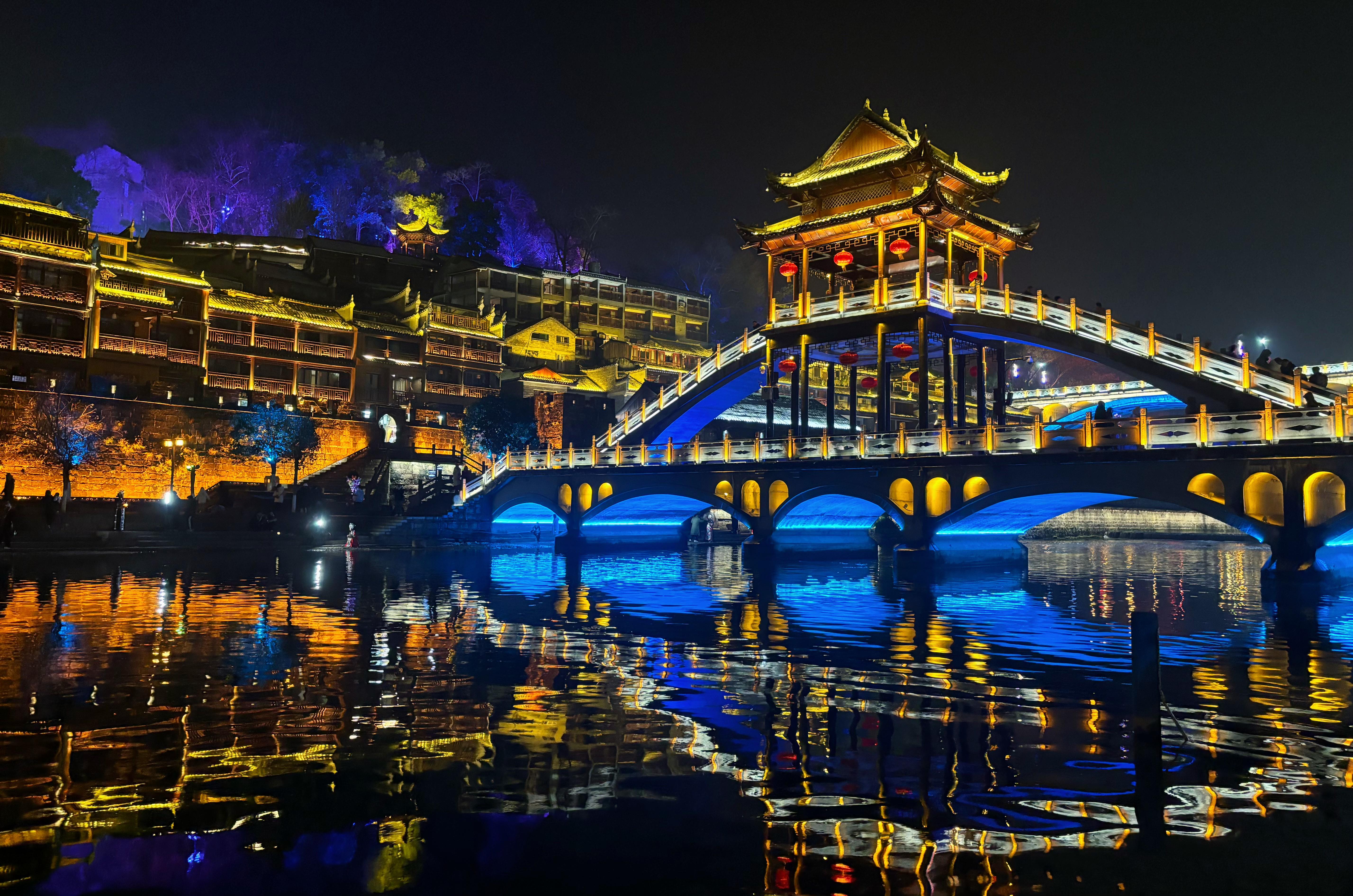 为什么网上那么多人骂凤凰古城凤凰古城还值得去么