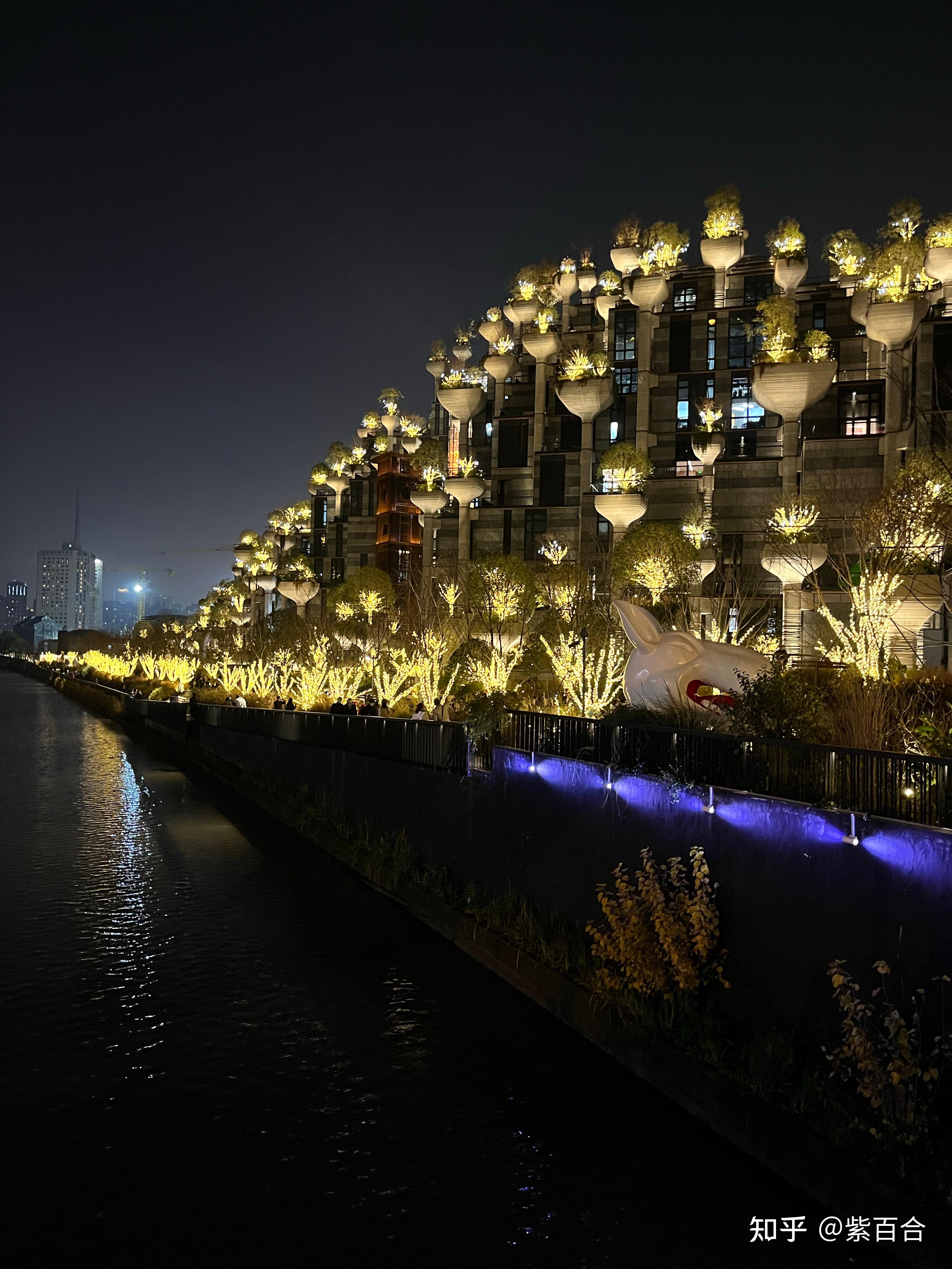 如何看待上海"天安千树"购物中心被评为2022年中国十大丑陋建筑第一名