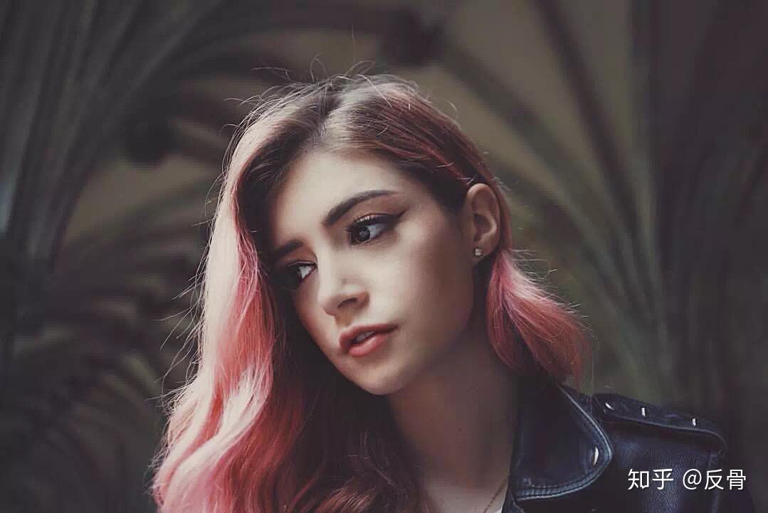 如何评价chrissy costanza的歌声?
