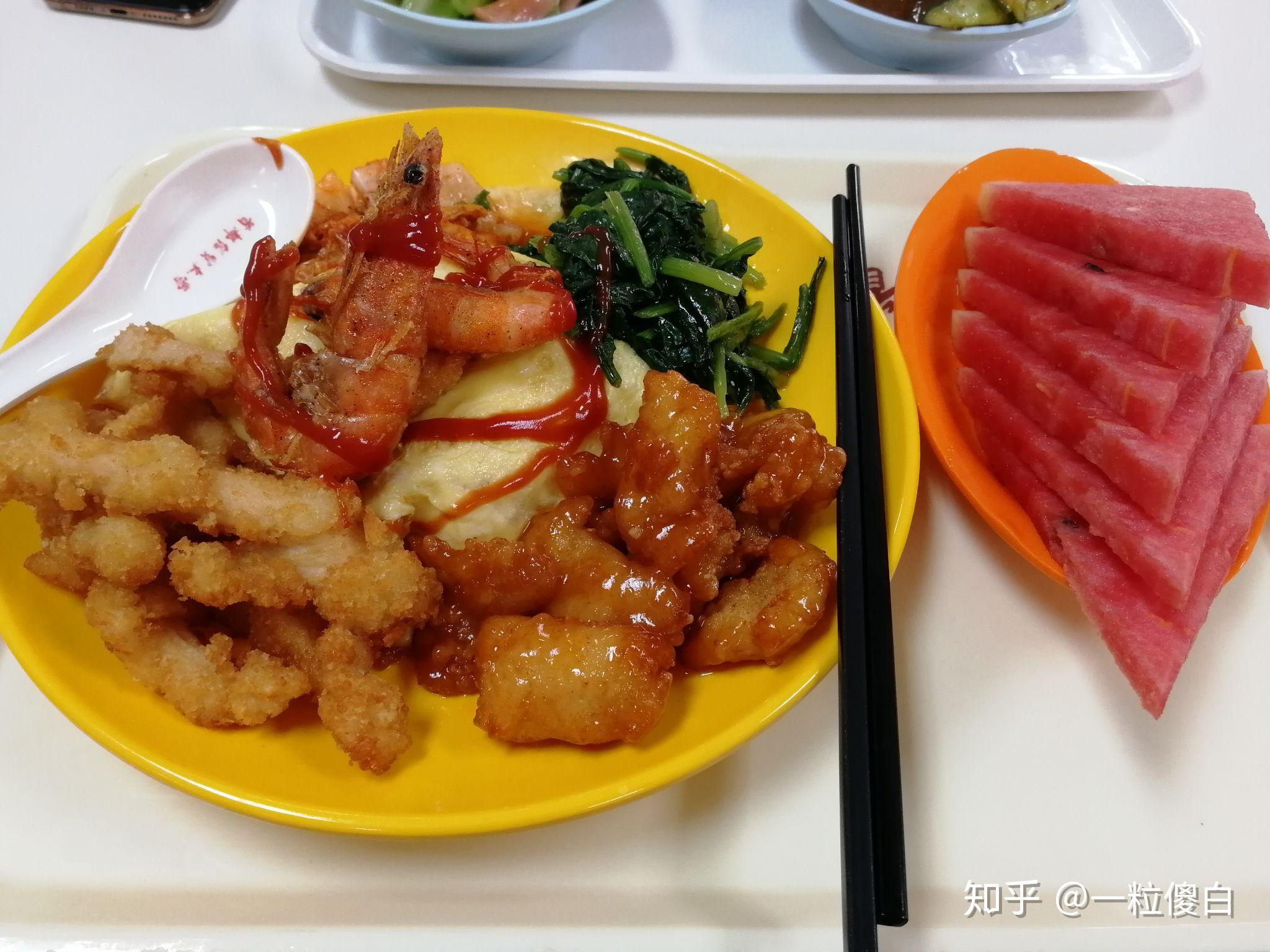 在首都经济贸易大学里就餐是一种怎样的体验?有什么推荐的食堂和美食?