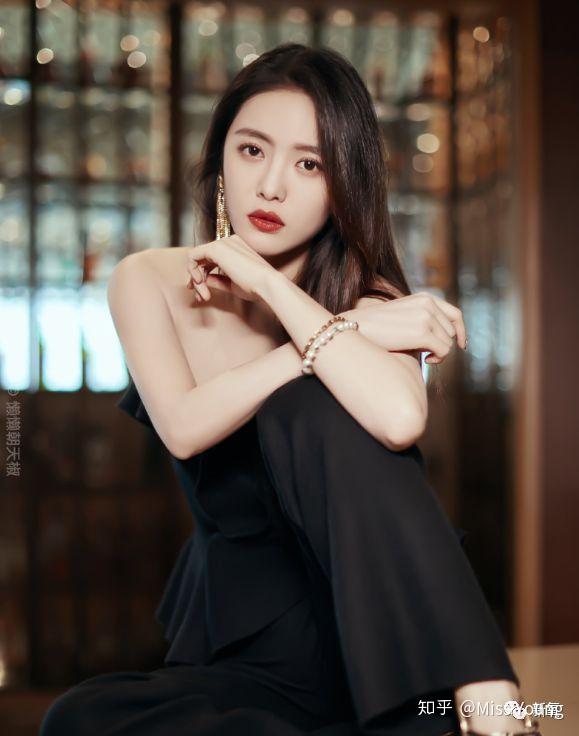 如何评价电视剧《阳光之下》(原名《掌中之物》)?