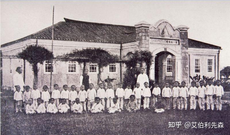 万婴墓全景：绿树环绕中的肃穆纪念