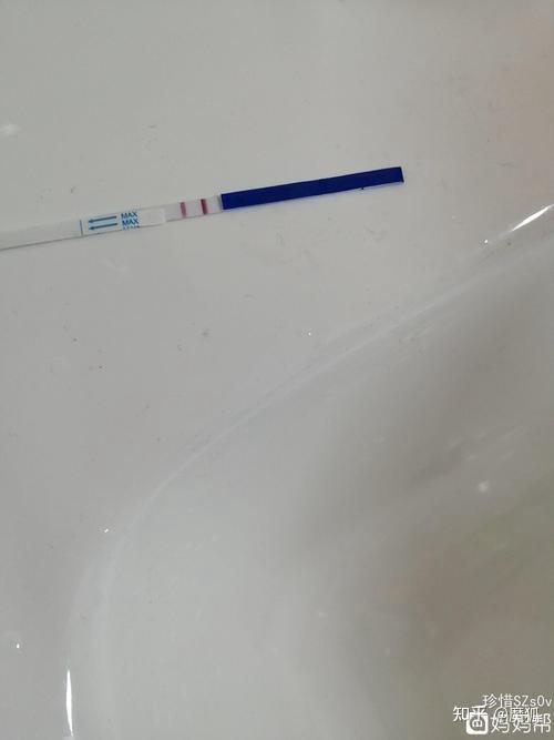 这是怀孕了吗,还是验孕棒掉颜色,昨天老婆测的,早晨以为拍好了,没想到