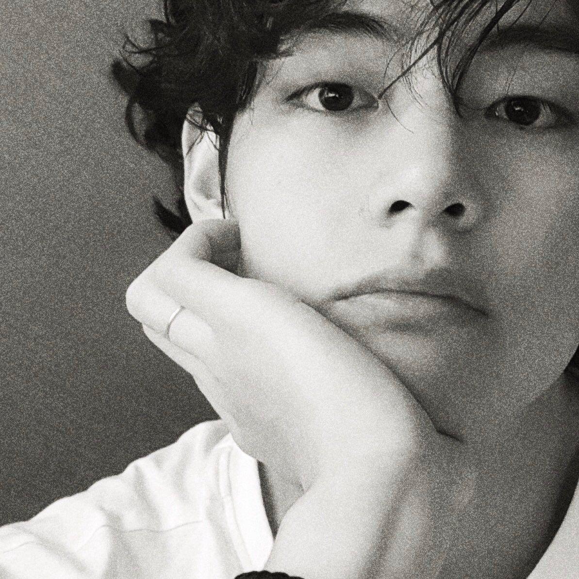 如何评价金泰亨2020年格莱美的造型? - 知乎