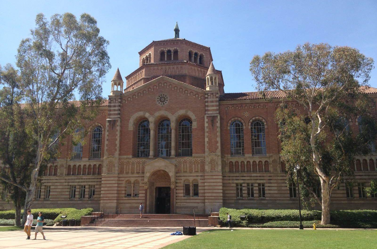 想要电影艺术留学不知道去哪个学校比较好给点建议吧