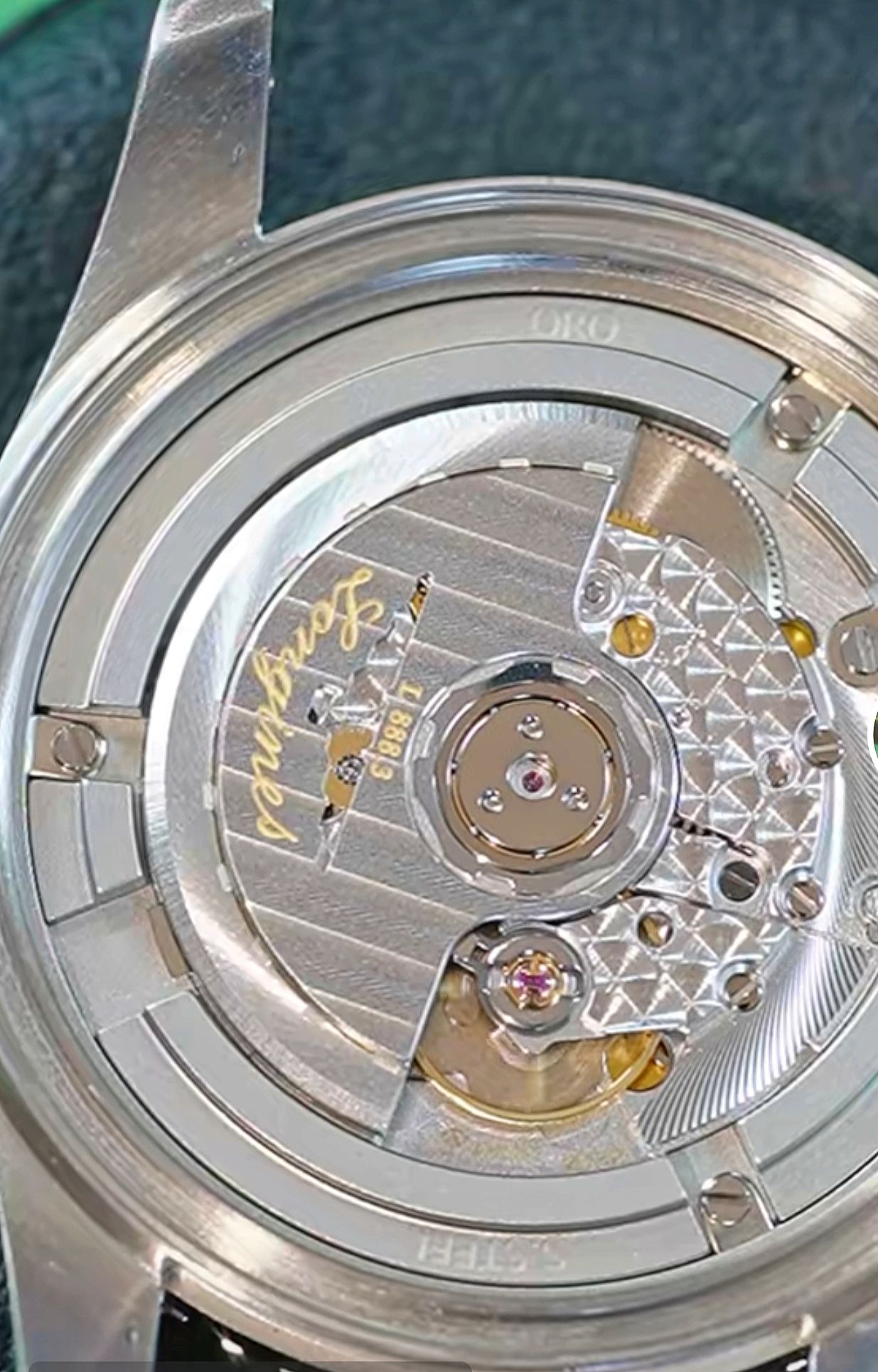 预算8000-10000想买块表,但是不知道哪个机芯更好一些,外观上这几款都