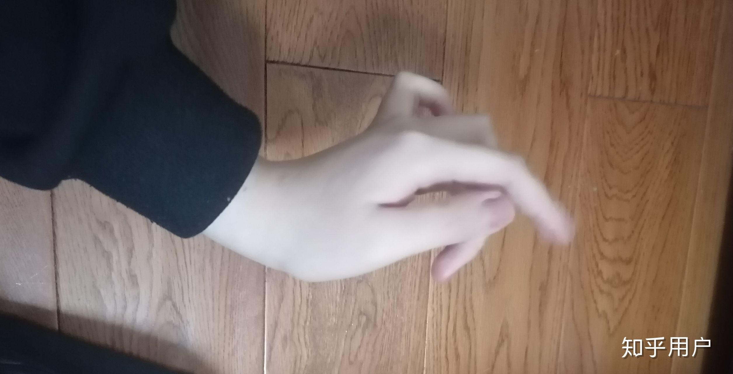 最接近"指如削葱根"的手指是什么样子的?