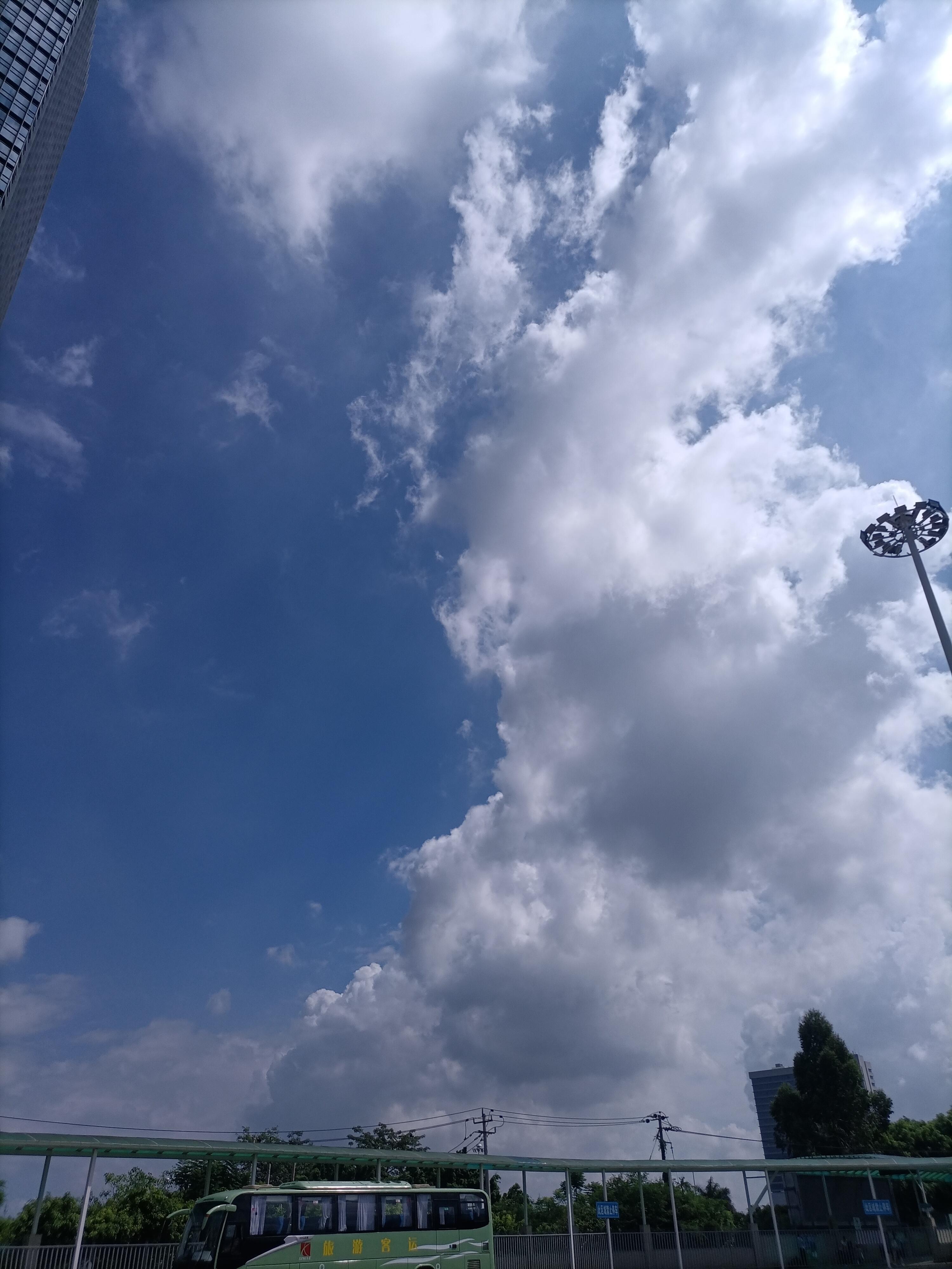 爱上夏天的云 - 知乎
