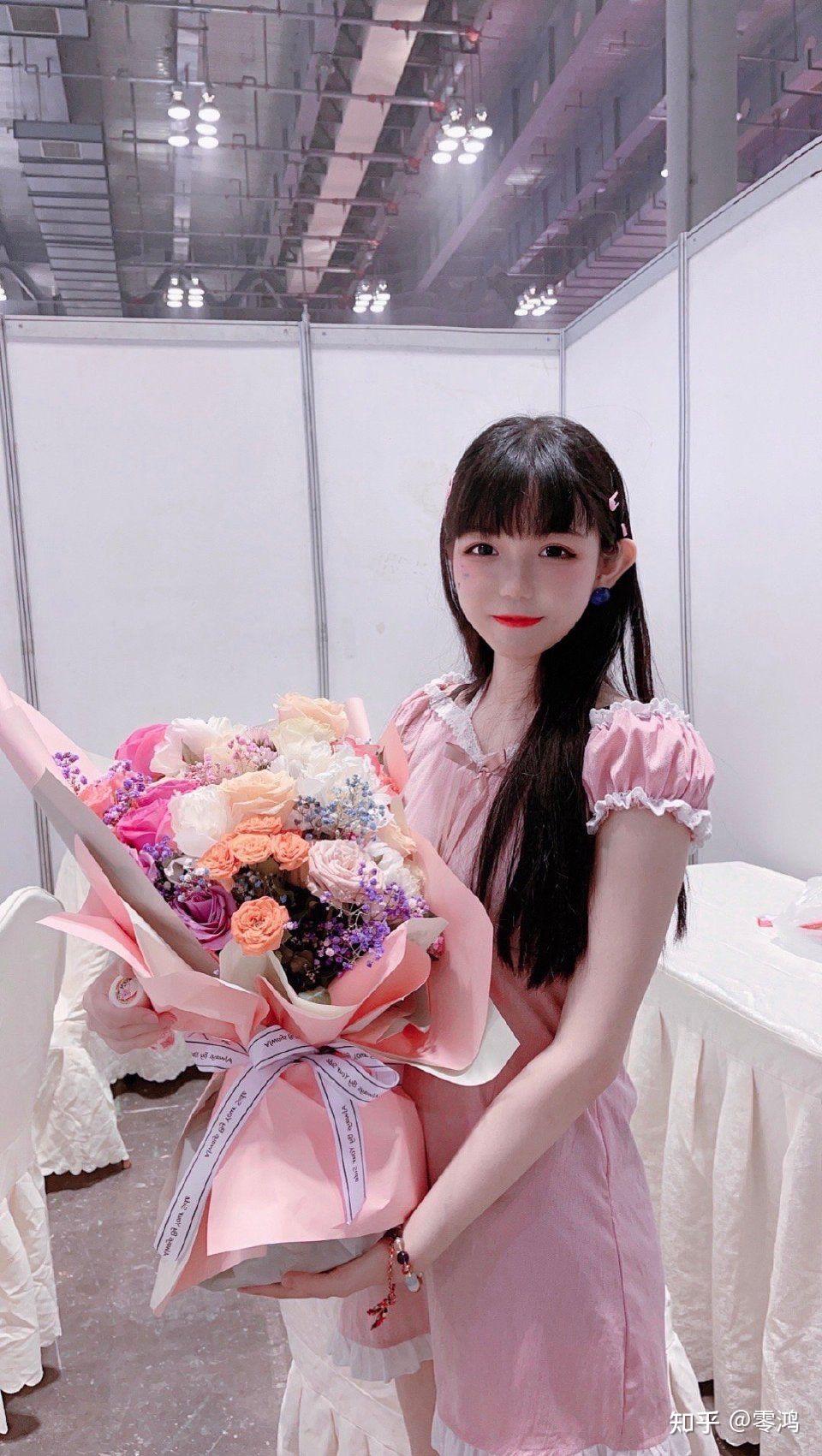 封茗囧菌的线下和微博的照片差别大码吗各位线下见过的可以说一下嘛