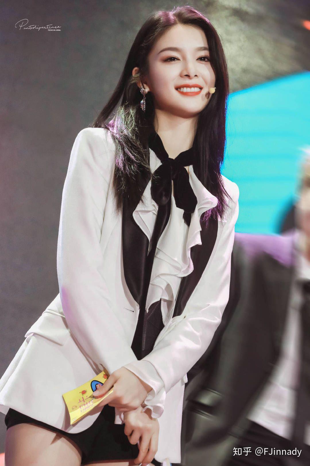 觉得许佳琪会像第二个傅菁吗?虽然能出圈但是颜和后期形成能否跟上?