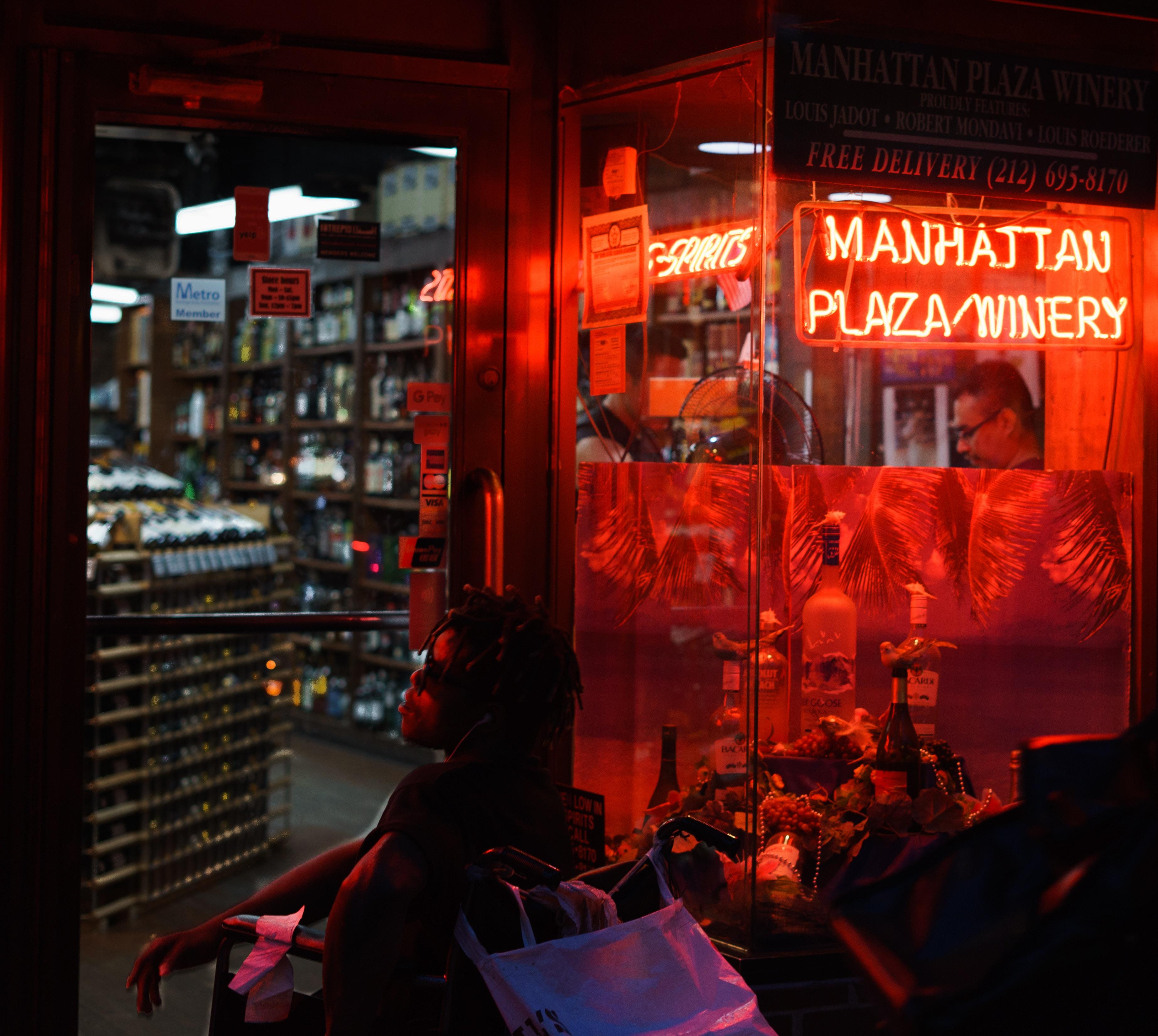 2. 现代创意花灯