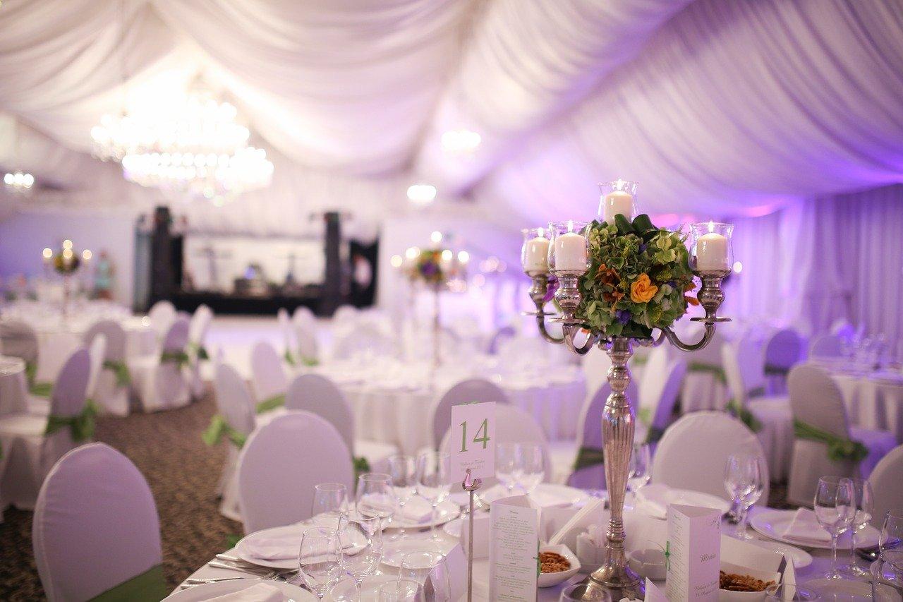 如何布置婚礼舞台