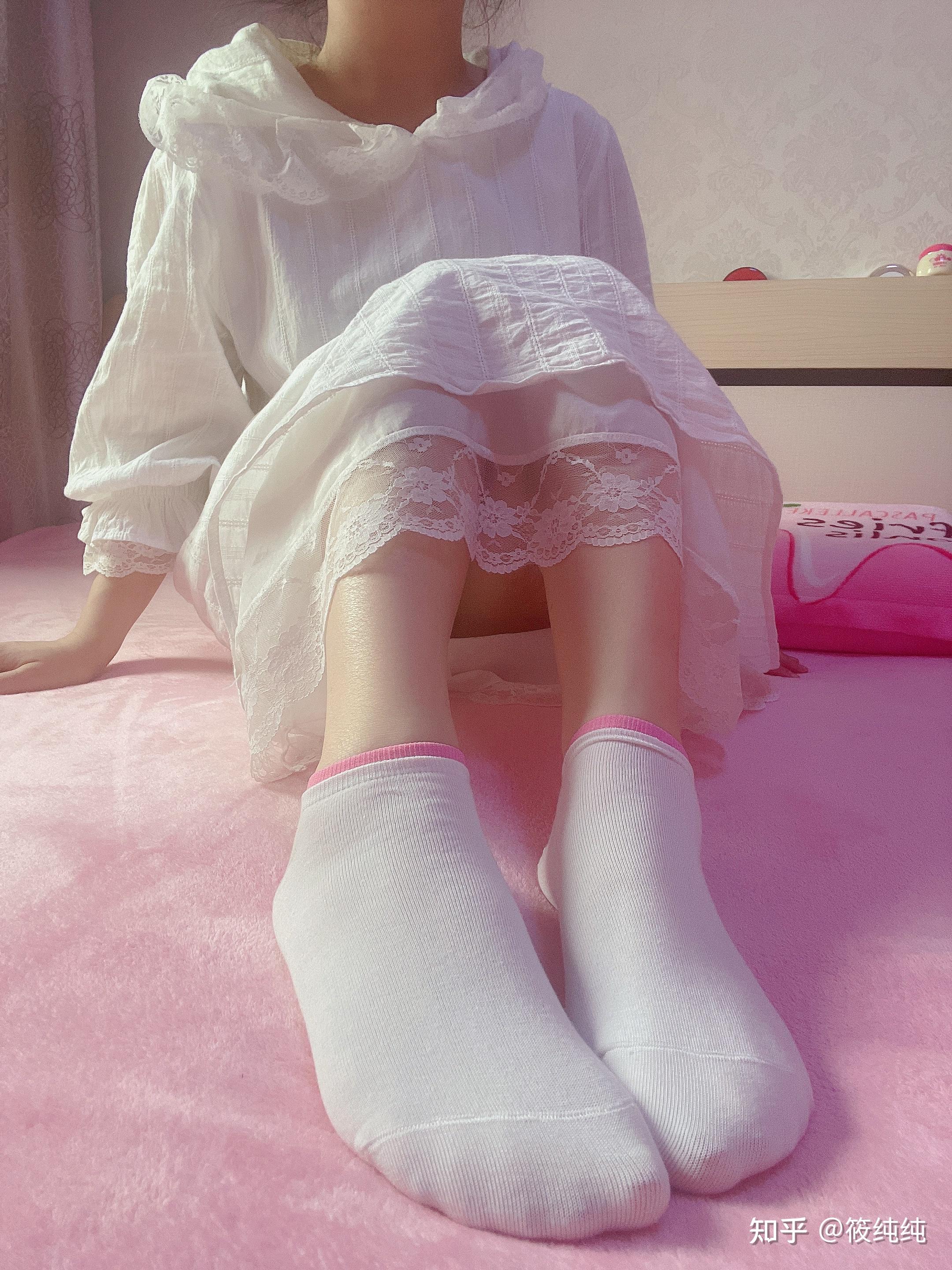 脚有时会很臭隔着鞋子都闻得到但是脱了鞋以后袜子